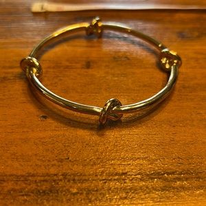 Gold knot bracelet
